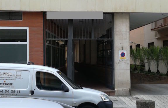 Ideal for coworking, spacious commercial premise for 6 offices in Barrio de los Remedios, Sevilla.