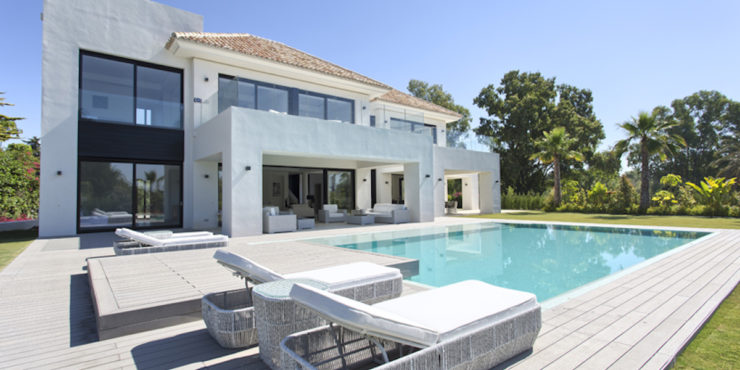 Turn key five bedrooms modern masterpiece luxury villa in Guadalmina baja, Marbella